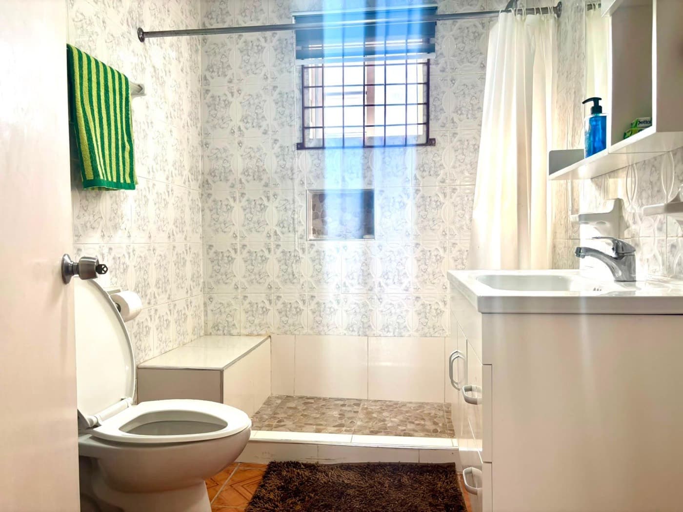 Bathroom with hot & cold water